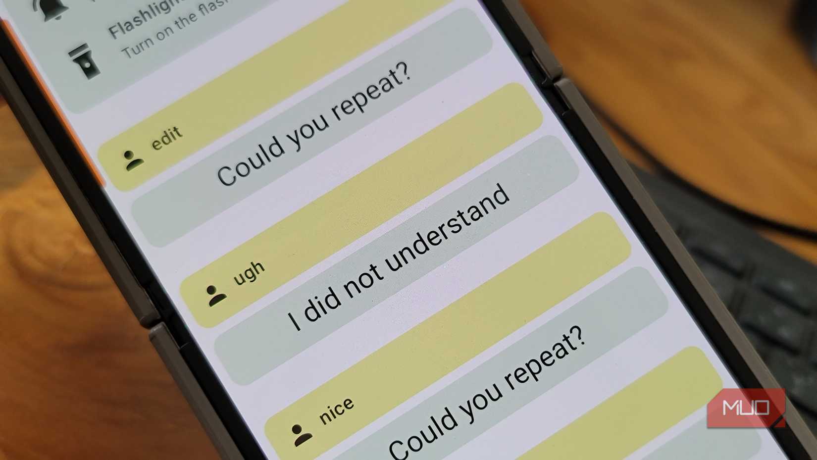 Samsung Galaxy Z Flip 6 Displaying Dicio Voice Assistant Conversation History