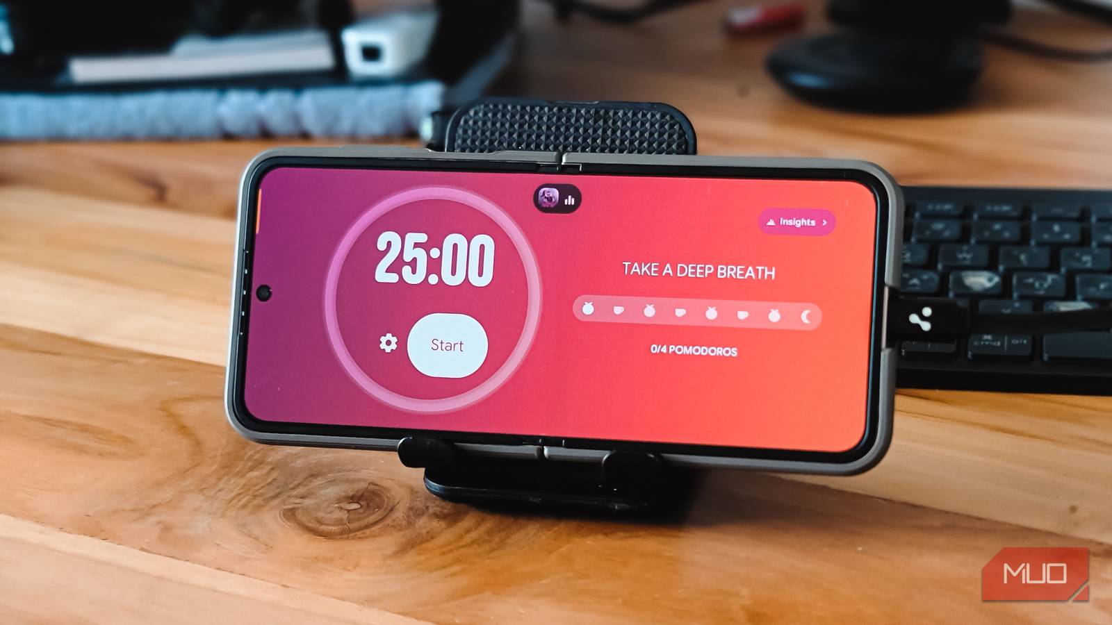 I found a use for my phone’s screen while it’s charging, and now I can’t go back I found a use for my phone’s screen while it’s charging, and now I can’t go back
