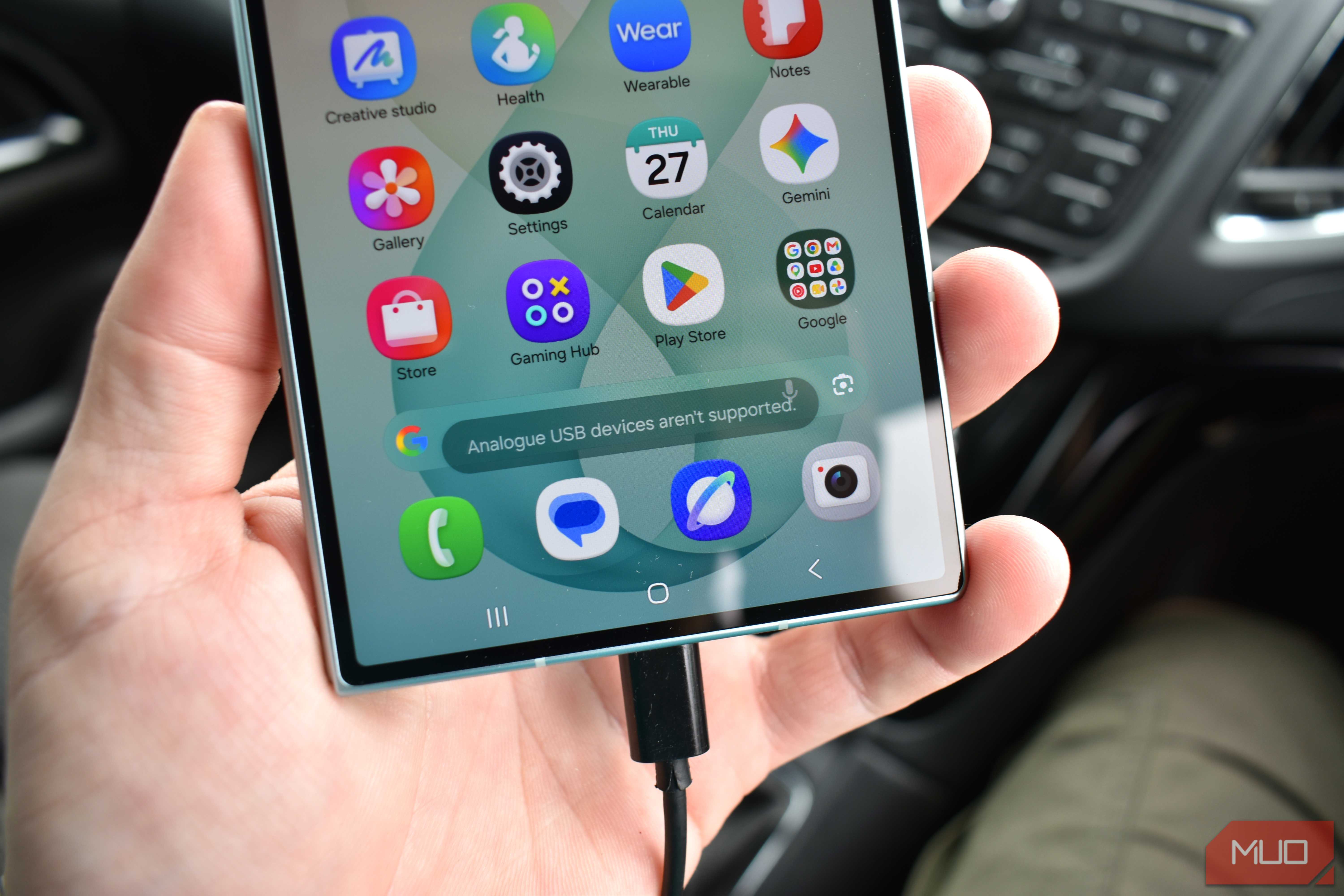 samsung galaxy z fold 8 displaying analogue usb devices message.