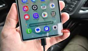 samsung galaxy z fold 8 displaying analogue usb devices message.