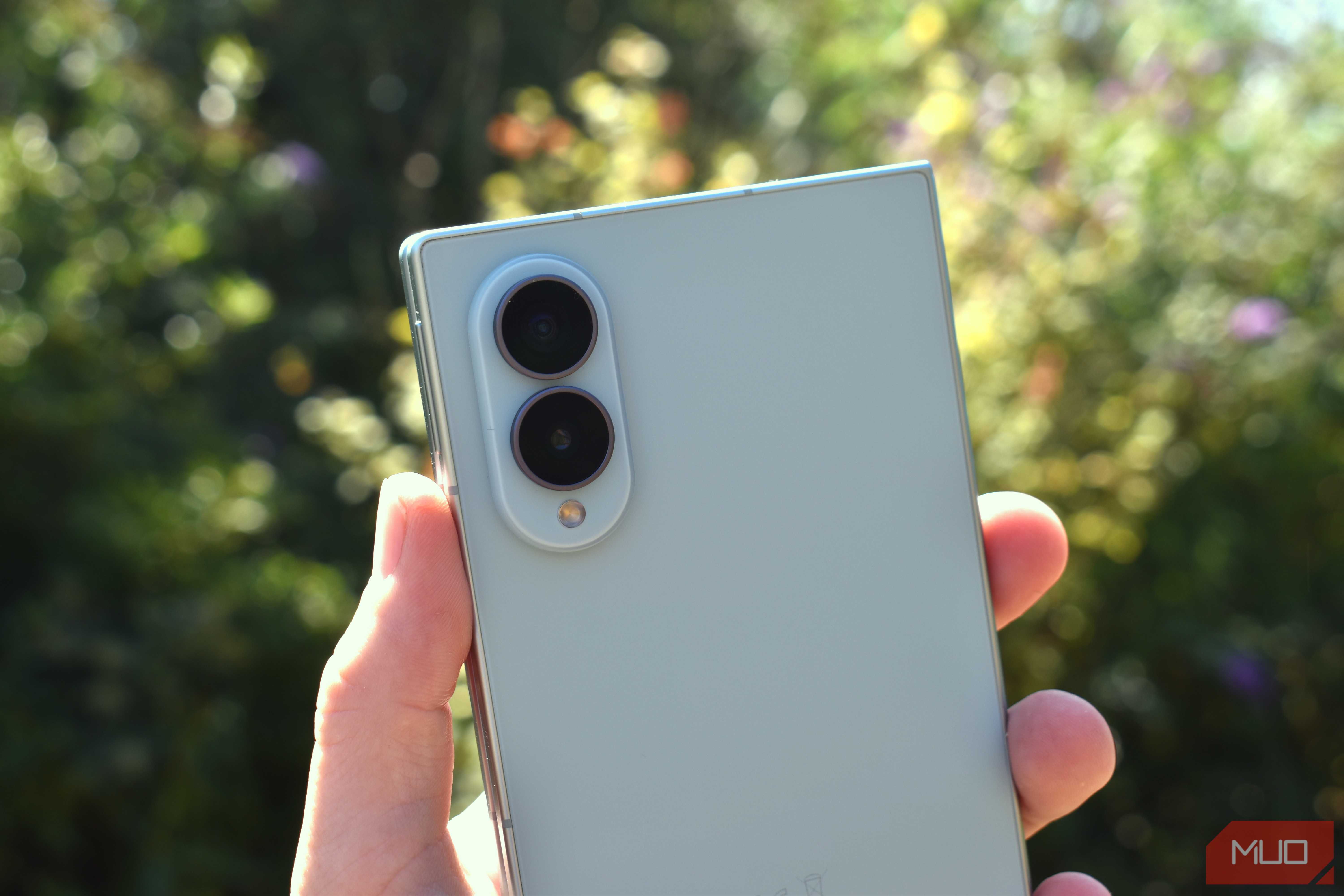 samsung galaxy z fold 8 dual cameras