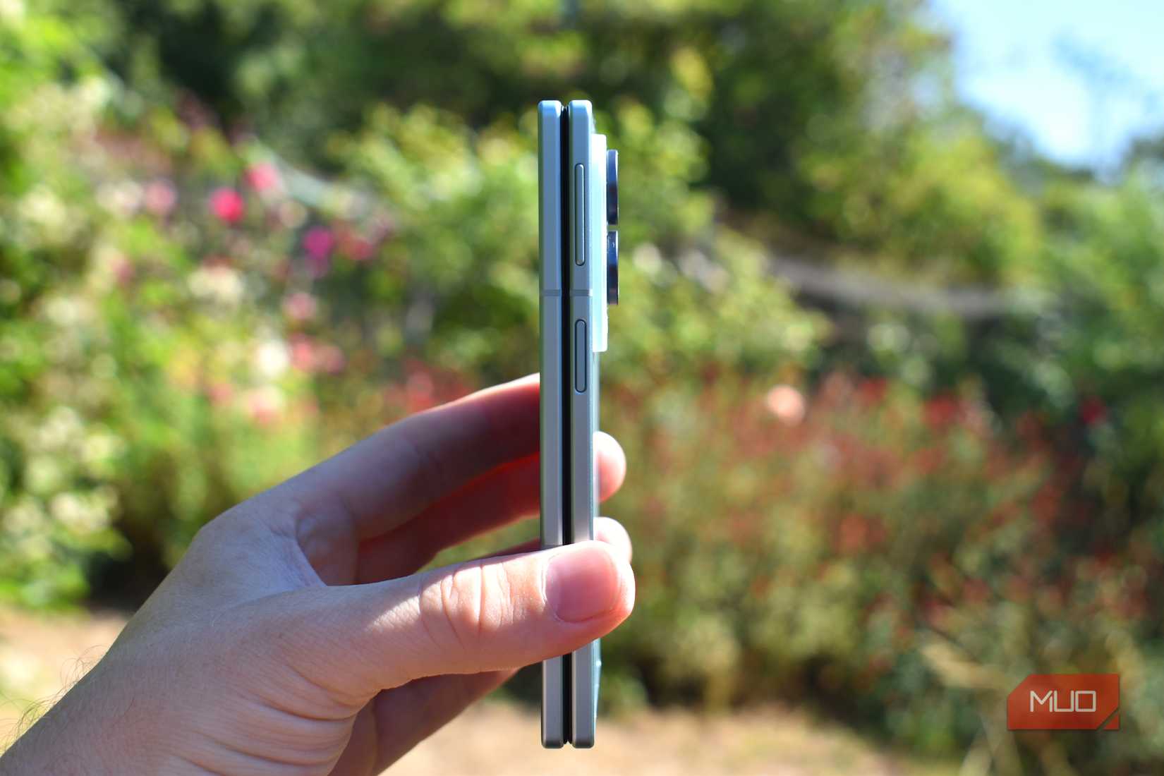 samsung galaxy z fold 8 folded side view showing width.