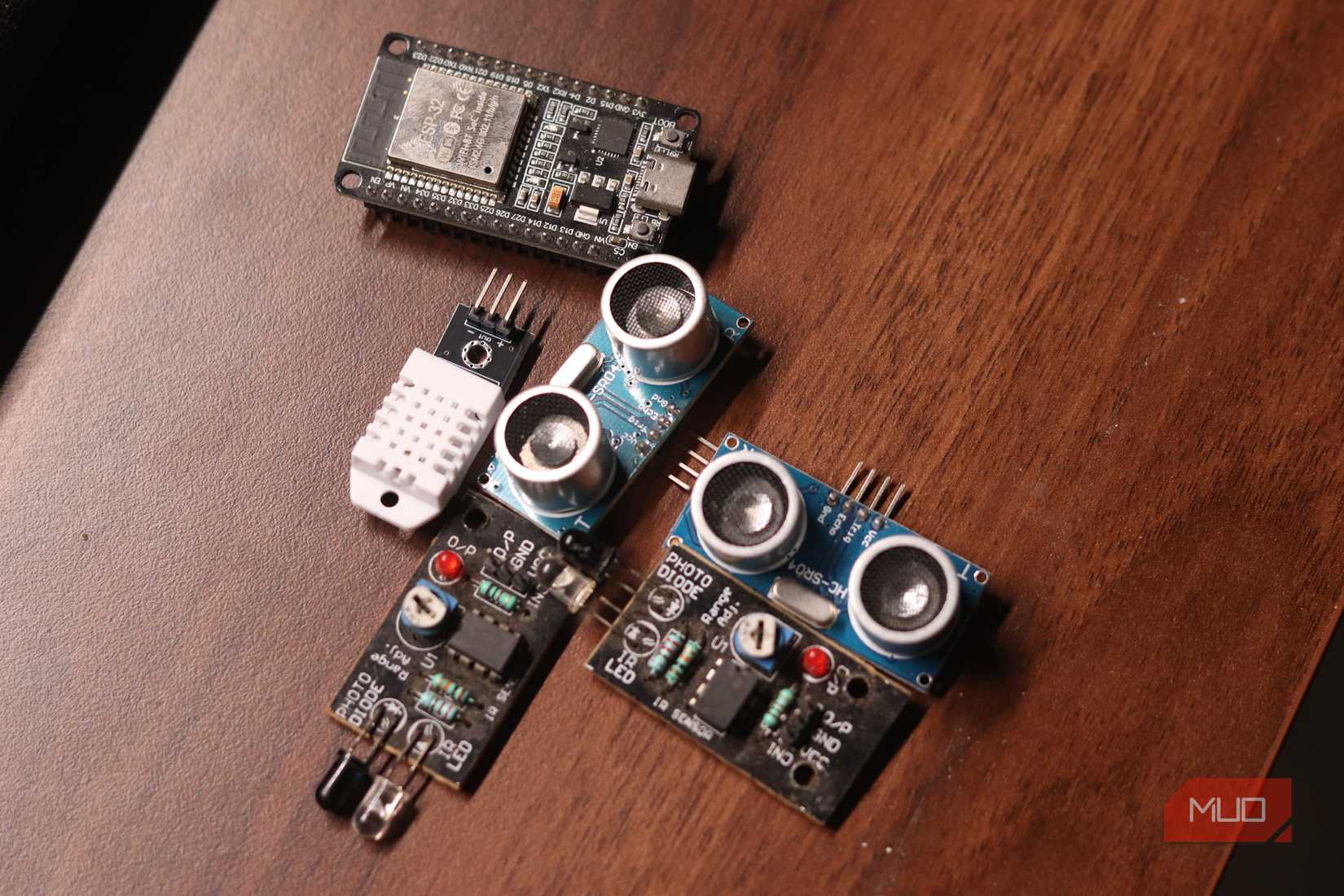 Sensors with ESP32 on a desk.