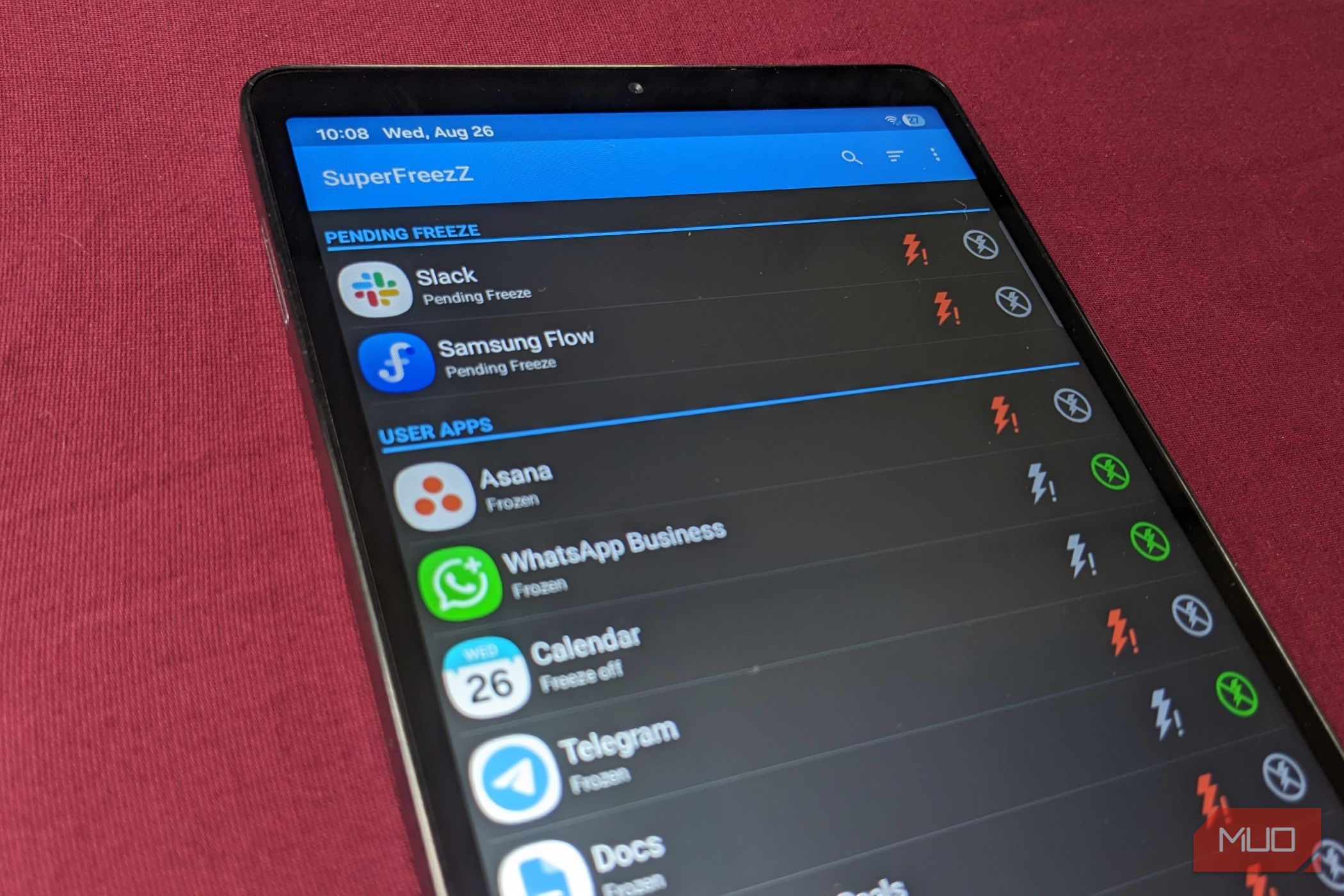 SuperfreezZ is in use on a Tab, with the app list displayed on the screen.