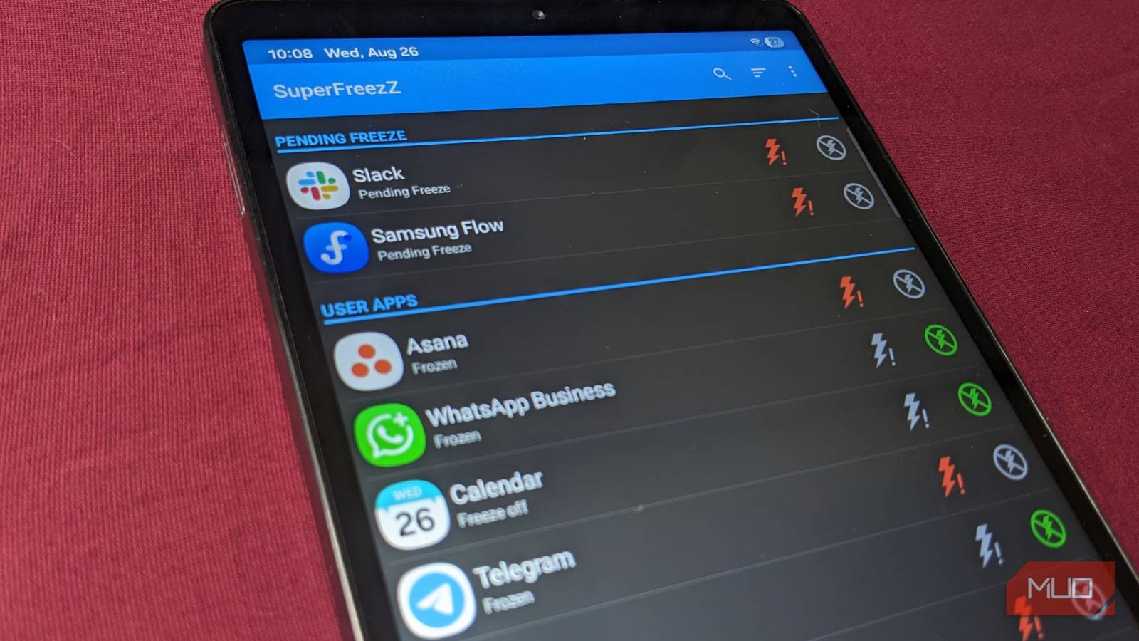 SuperfreezZ is in use on a Tab, with the app list displayed on the screen.
