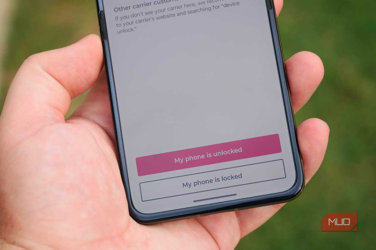 Setting up a 30-day T-Mobile free trial on a Motorola phone.