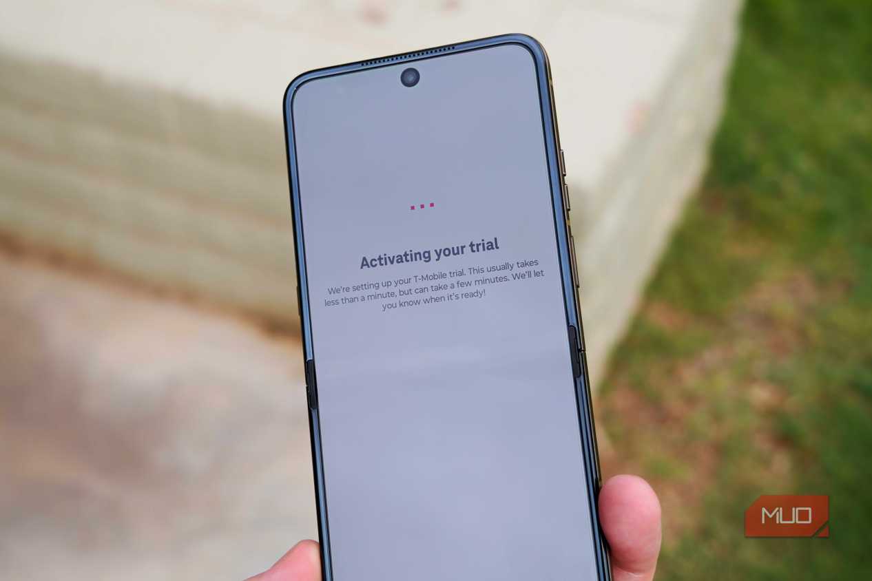 Setting up a 30-day T-Mobile free trial on a Motorola phone.