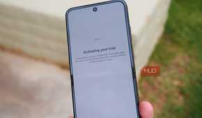 Setting up a 30-day T-Mobile free trial on a Motorola phone.