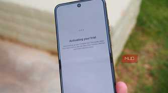 Setting up a 30-day T-Mobile free trial on a Motorola phone.