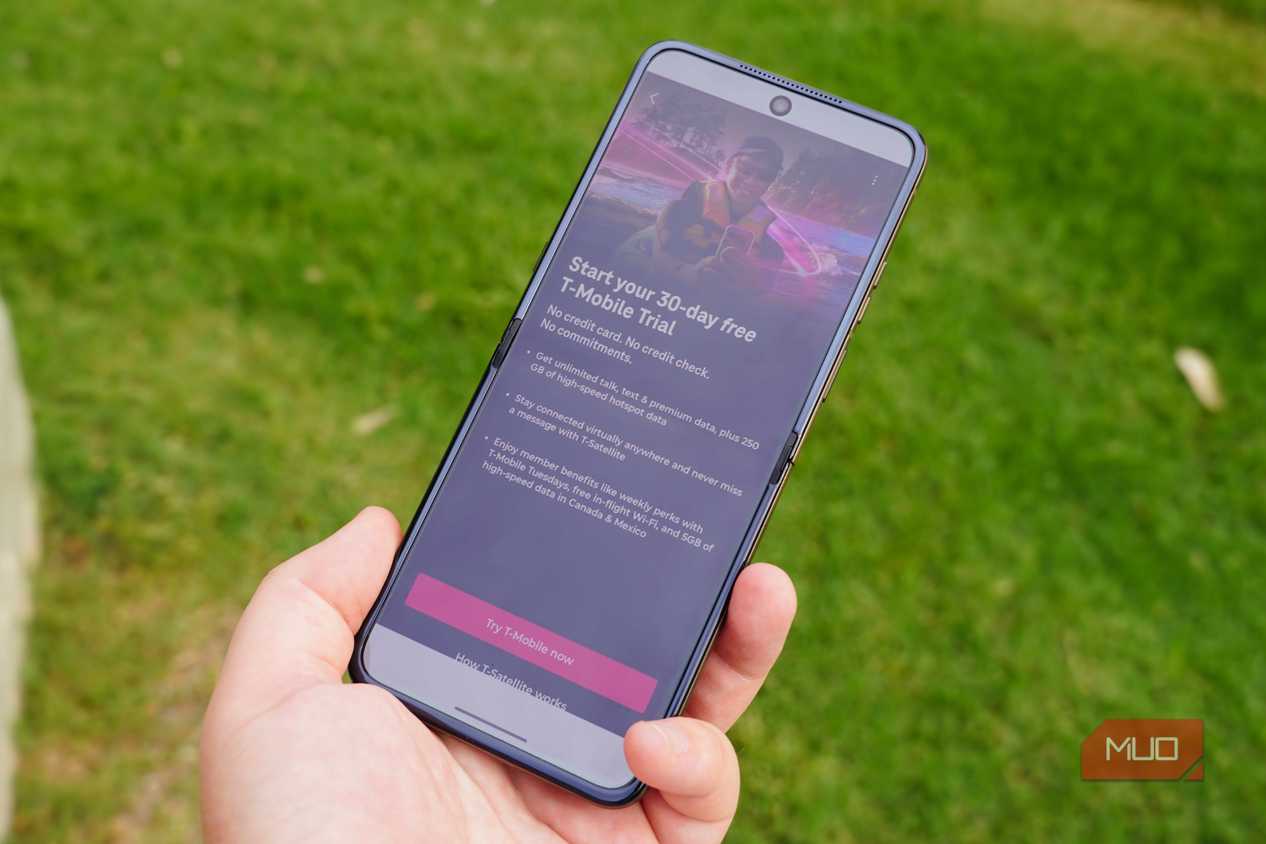 Setting up a 30-day T-Mobile free trial on a Motorola phone.