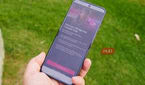 Setting up a 30-day T-Mobile free trial on a Motorola phone.