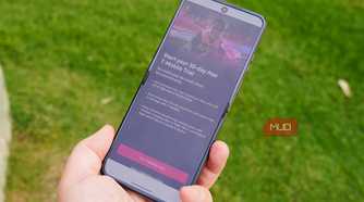 Setting up a 30-day T-Mobile free trial on a Motorola phone.