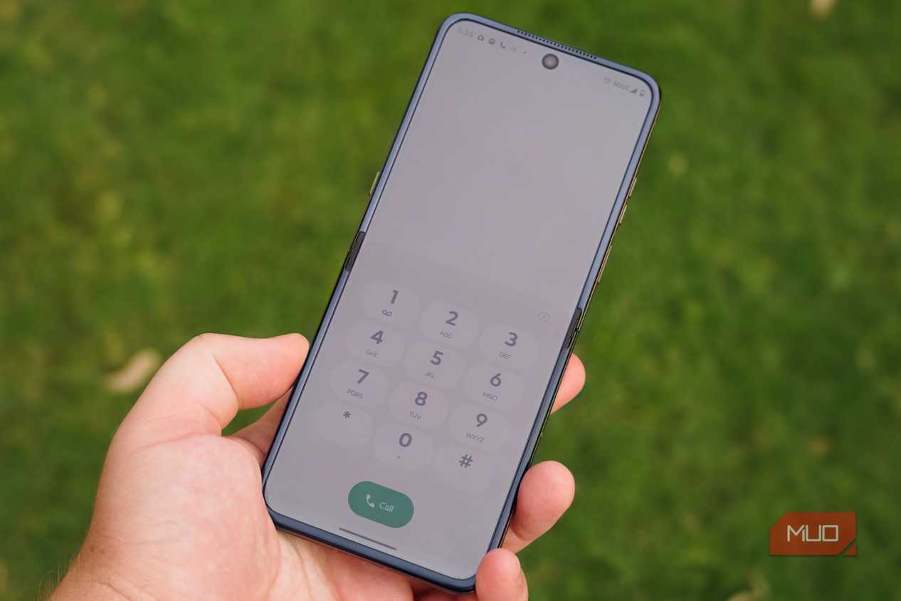 Setting up a 30-day T-Mobile free trial on a Motorola phone.