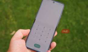 Setting up a 30-day T-Mobile free trial on a Motorola phone.