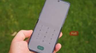 Setting up a 30-day T-Mobile free trial on a Motorola phone.