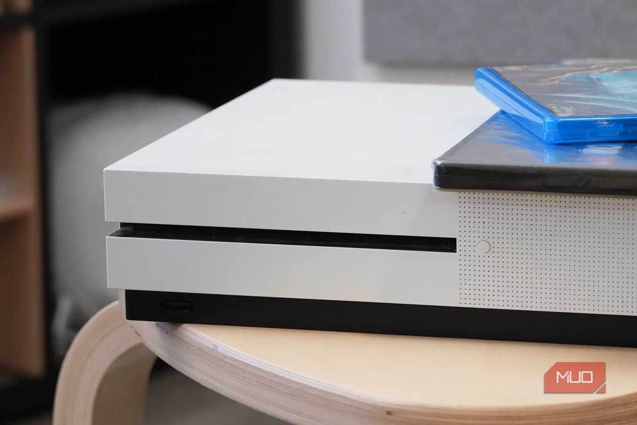 A close-up of the Xbox One S optical drive.