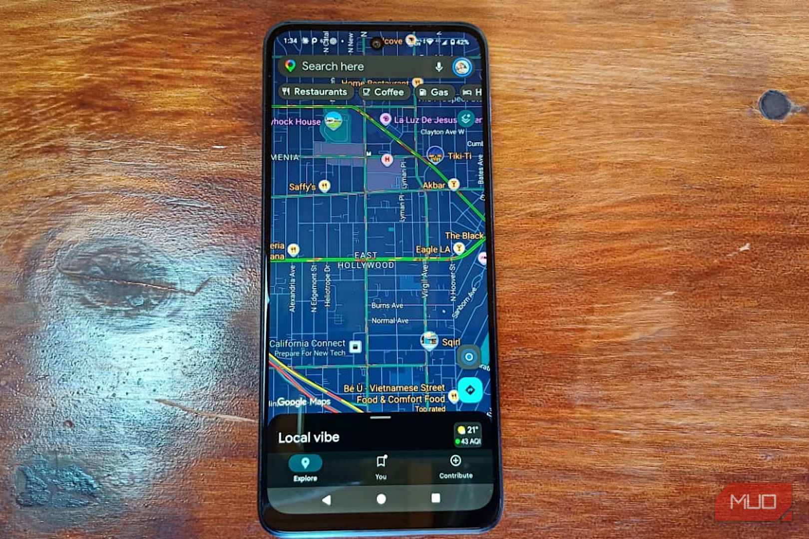 Главный экран Google Maps на смартфоне с картой Лос-Анджелеса