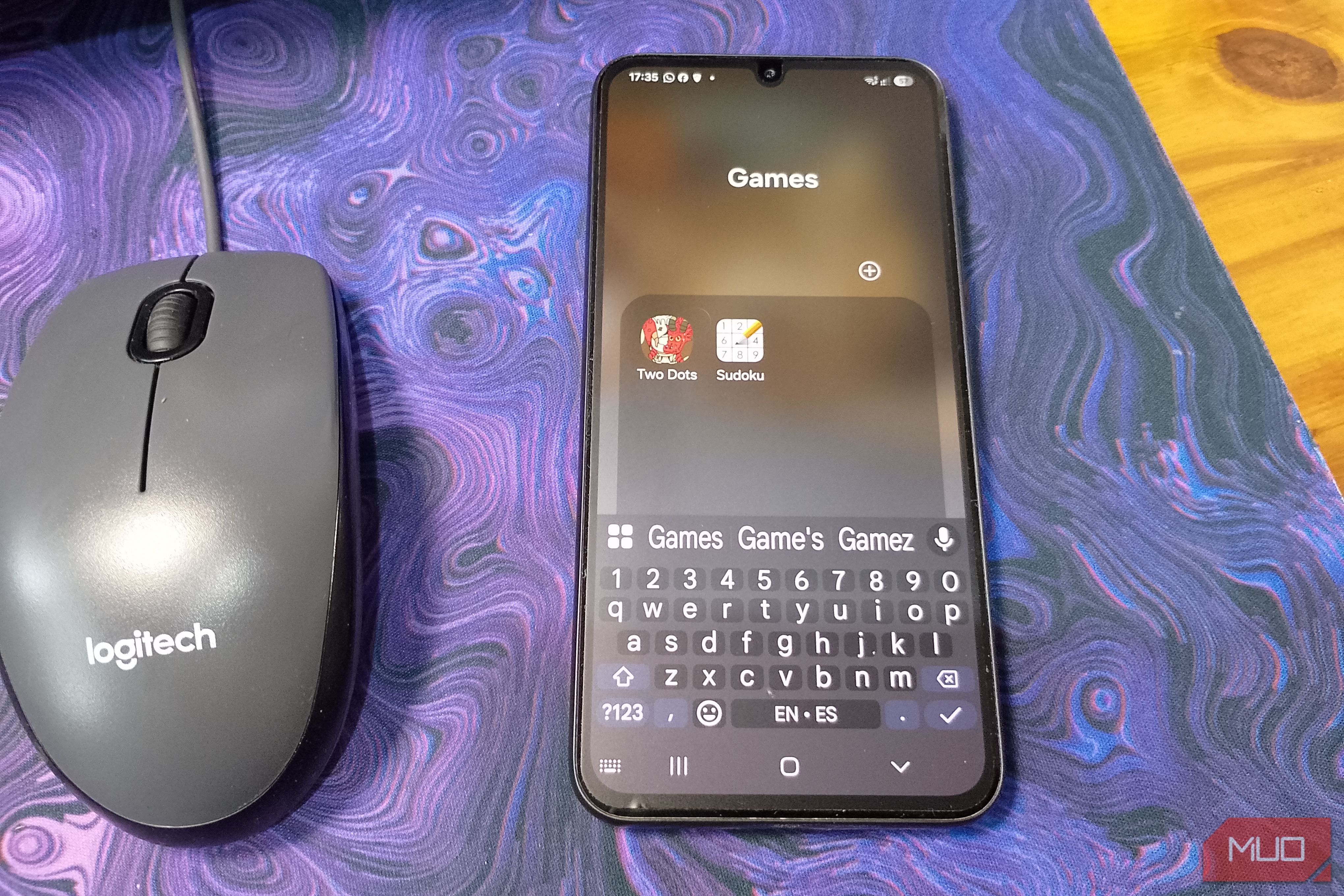 Samsung Galaxy folder being created and names Games, with similar game apps grouped inside