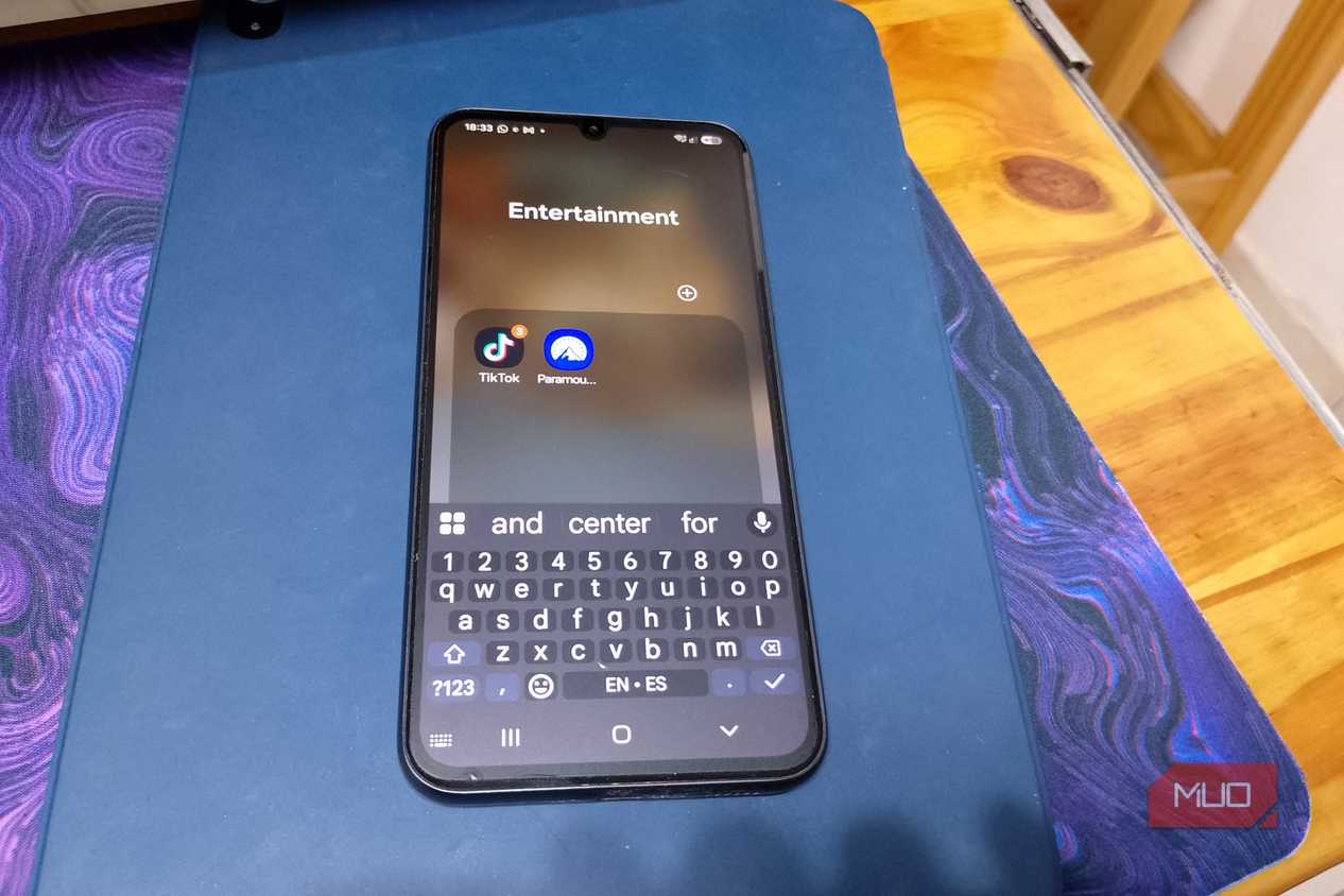 Samsung Galaxy Entertainment folder with TikTok and Paramount+ grouped together on the Home screen