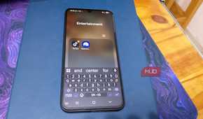 Samsung Galaxy Entertainment folder with TikTok and Paramount+ grouped together on the Home screen