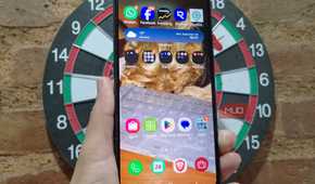 Samsung Galaxy home screen with apps organized into labeled folders, showing a cleaner and less cluttered layout