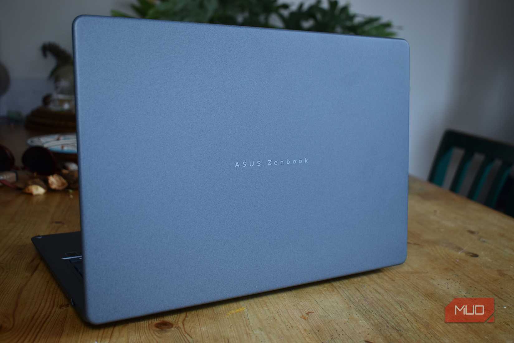asus zenbook 14 ux3480qa rear chassis in blue.