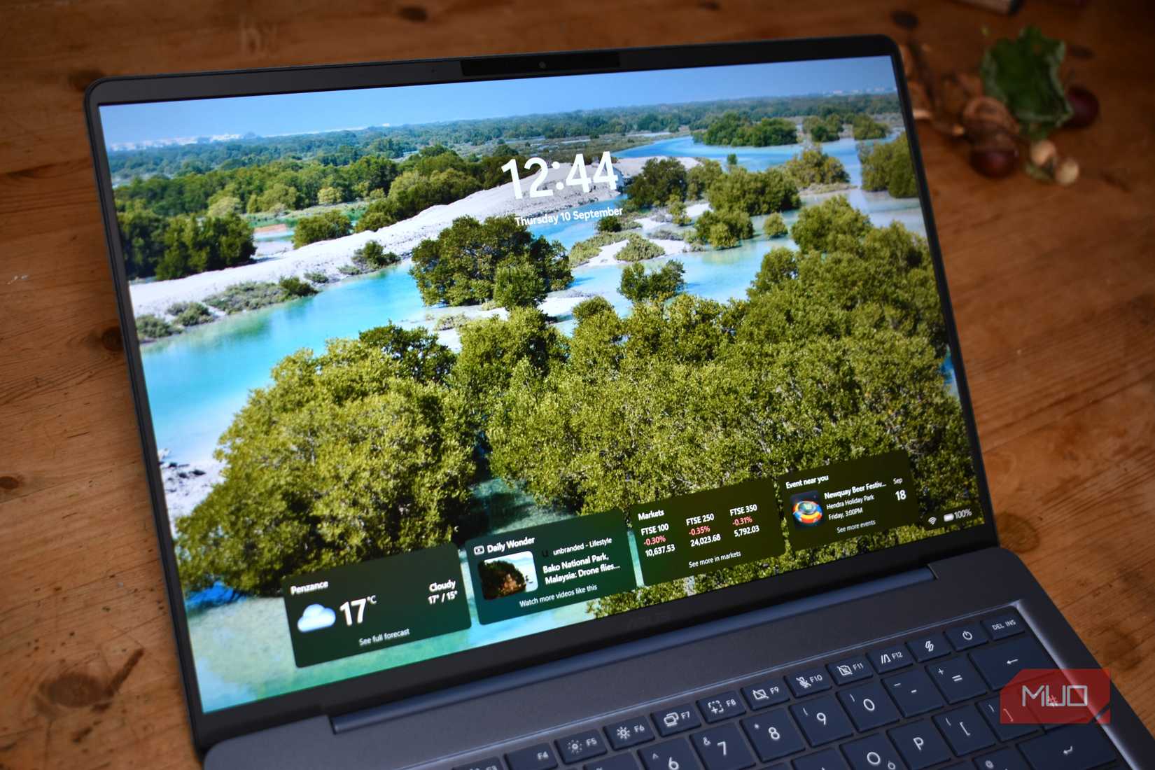 asus zenbook 14 ux3480qa screen wide.