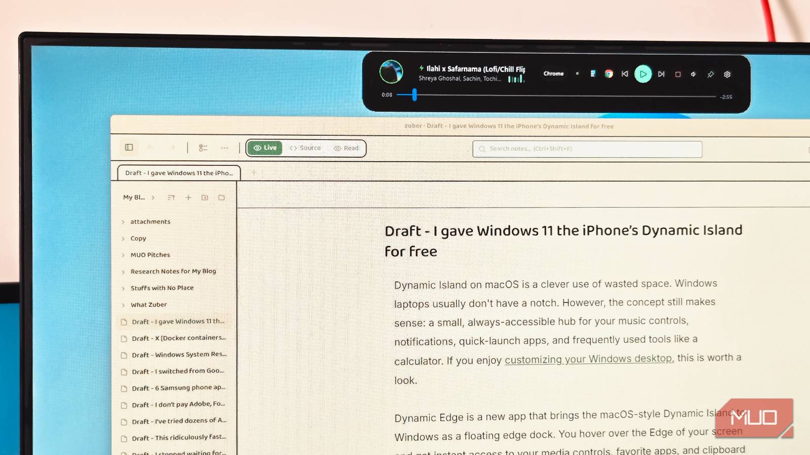 Инструмент Dynamic Edge добавляет функциональность Dynamic Island в Windows 11 Панель Dynamic Edge на рабочем столе Windows 11