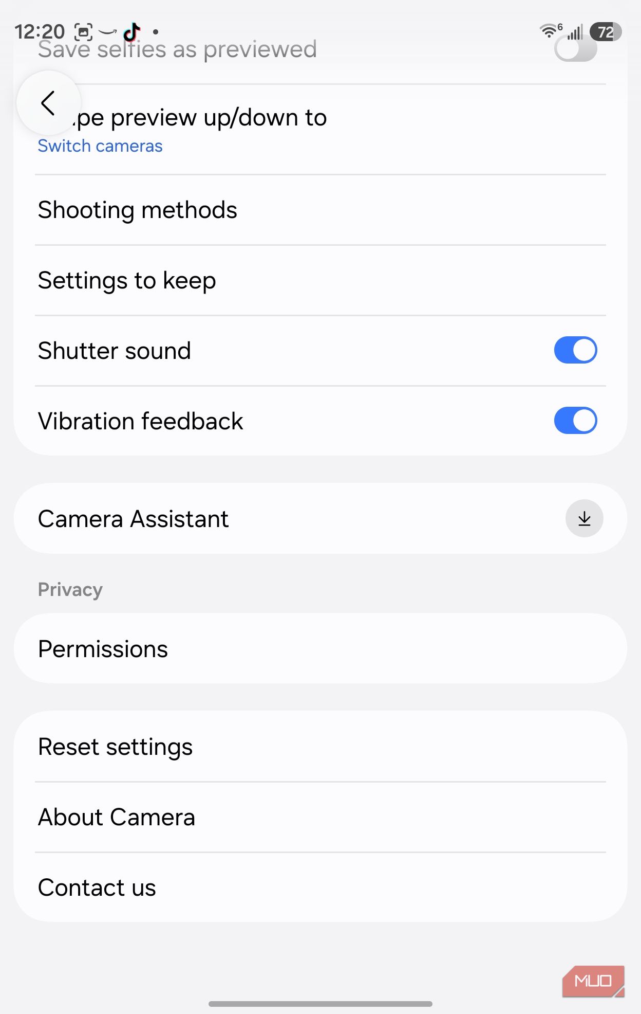 camera assistant with download icon