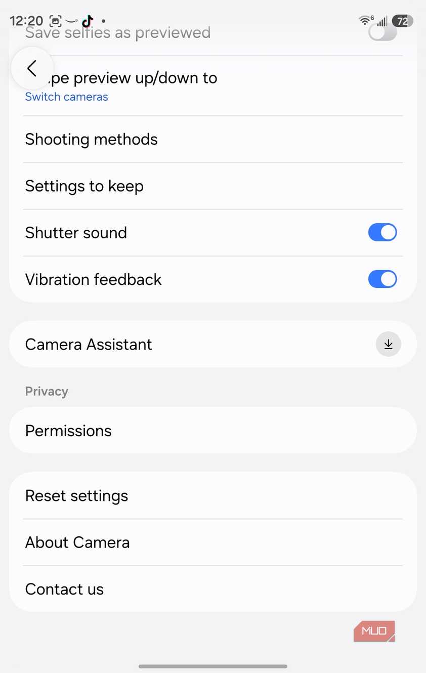 camera assistant with download icon