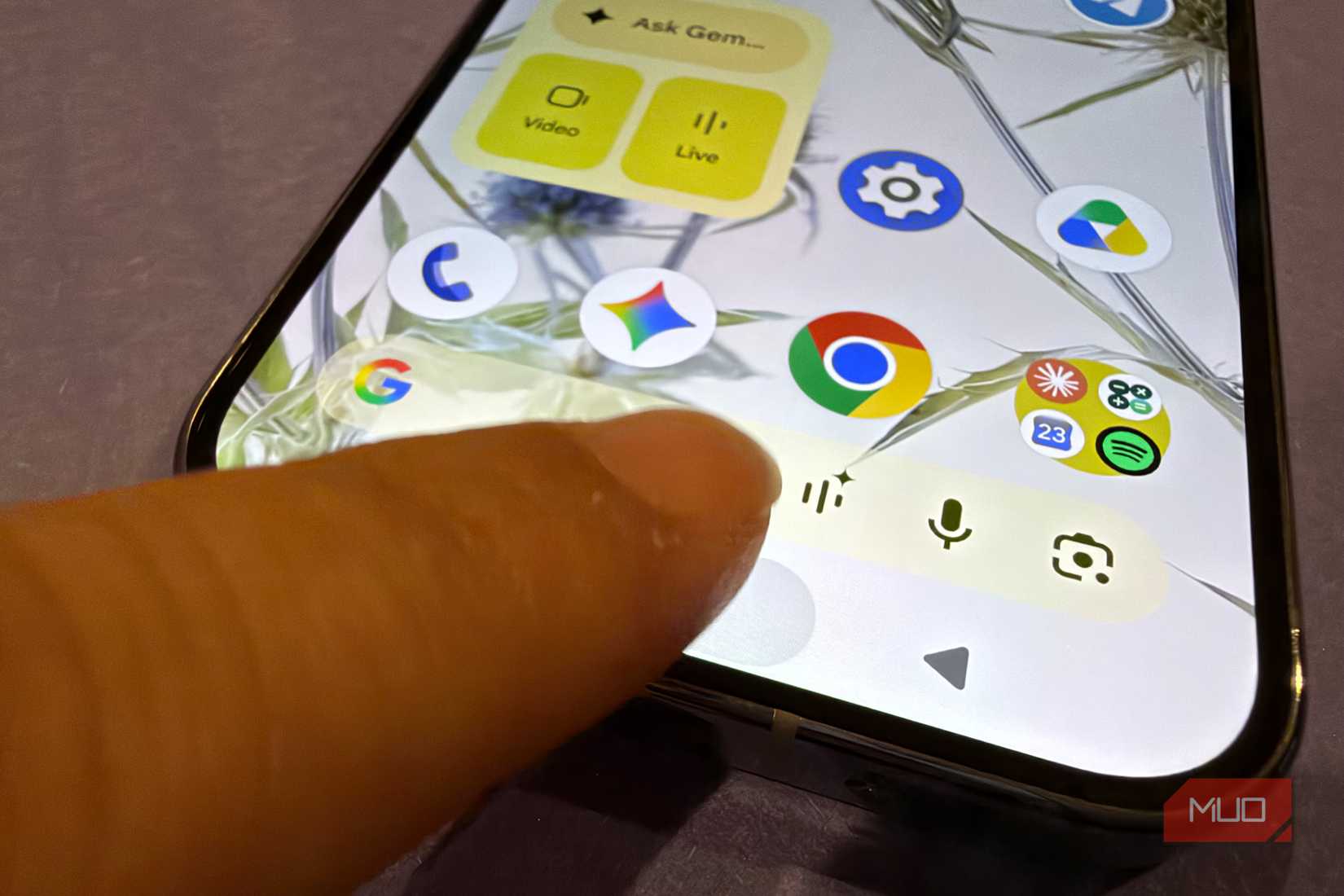 tapping the home button on android buttons