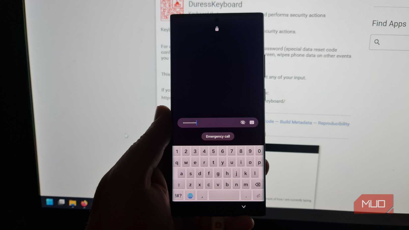 DuressKeyboard replacing Samsung Keyboard on the Galaxy Note 20 Ultra lock screen.