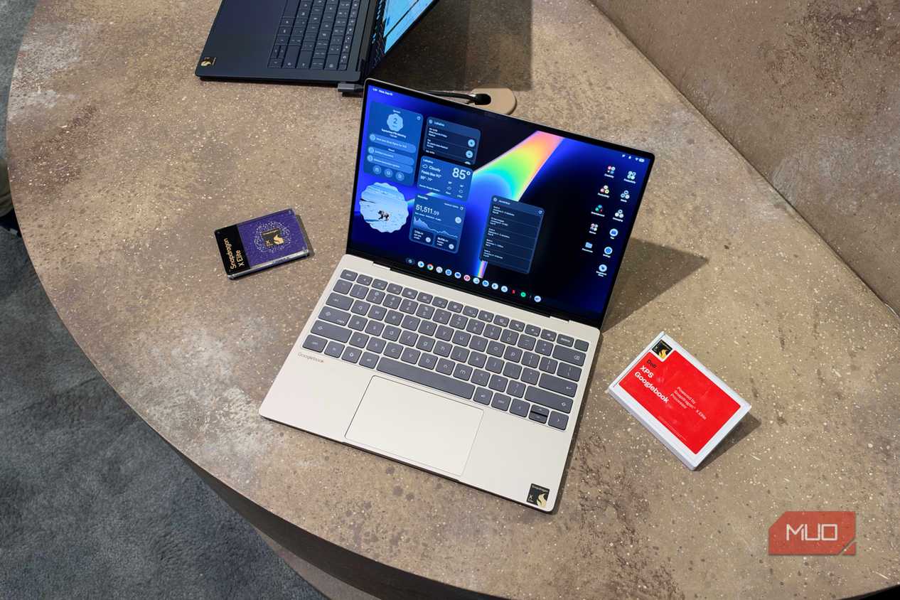 A top-down look at the Dell XPS Googlebook.