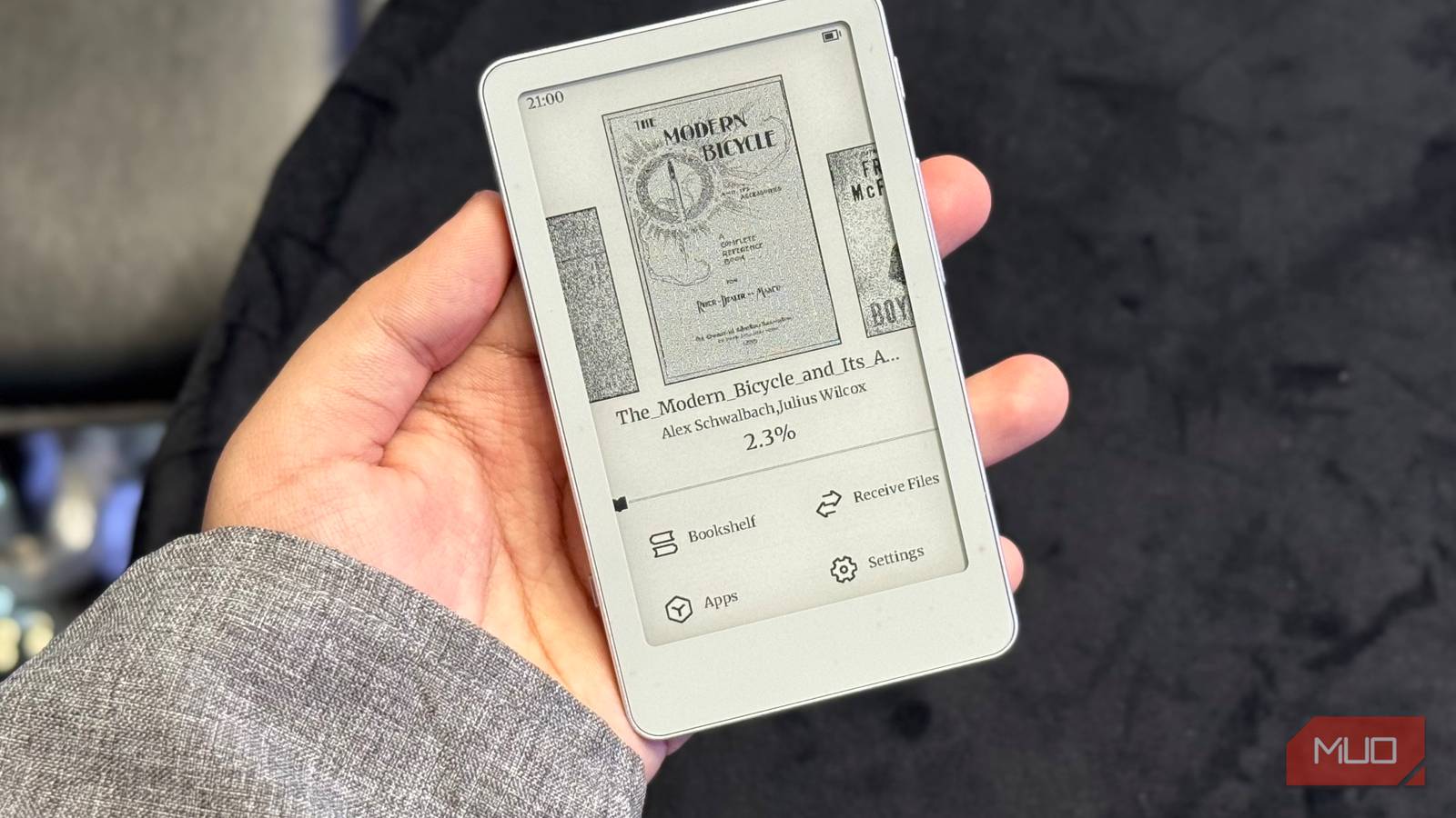 I tried Boox's tiny new e-reader, and it's ridiculously charming