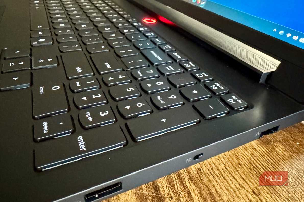 Обзор Lenovo Legion Pro 7i Gen 10: потенциал видеокарты RTX 5080 и невероятная скорость PCIe Gen5