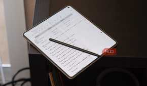 The Moto Pen Ultra being used on the Razr Fold.