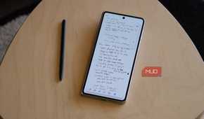The Moto Pen Ultra being used on the Razr Fold.