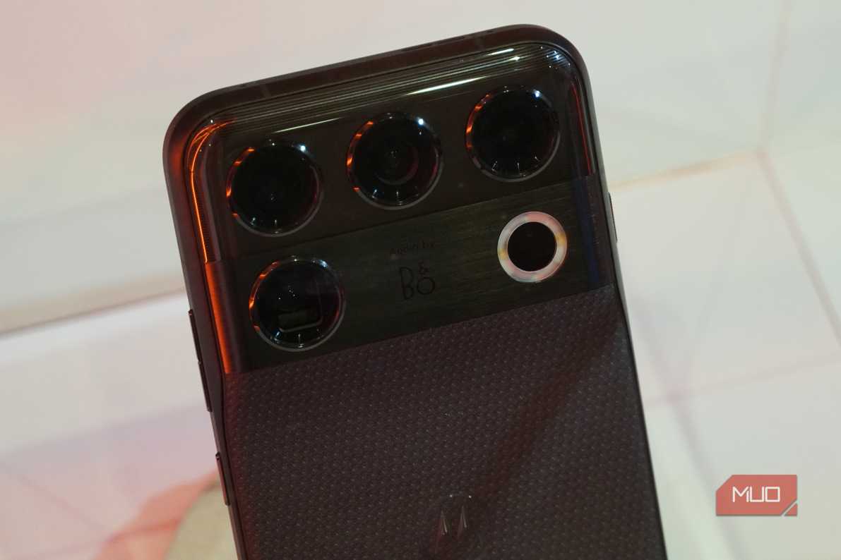 Расцветки Pantone для Motorola Signature 27 цветовые варианты корпуса Motorola Signature 27