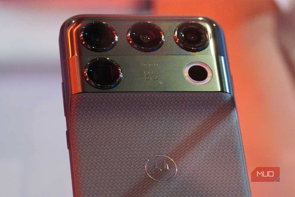 Первый взгляд на Motorola Signature 27: долгожданный флагман для фанатов Android