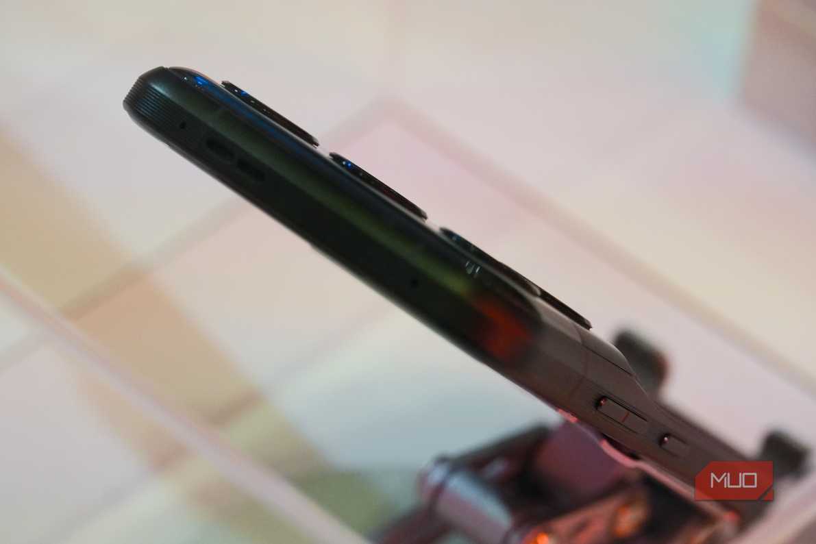 Эргономика Motorola Signature 27 боковая грань и эргономика Motorola Signature 27