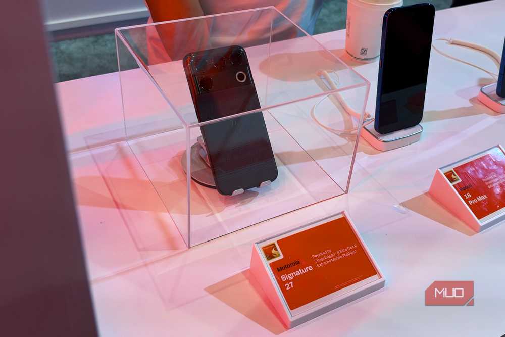 Комплект поставки Motorola упаковка и комплект Motorola Signature 27