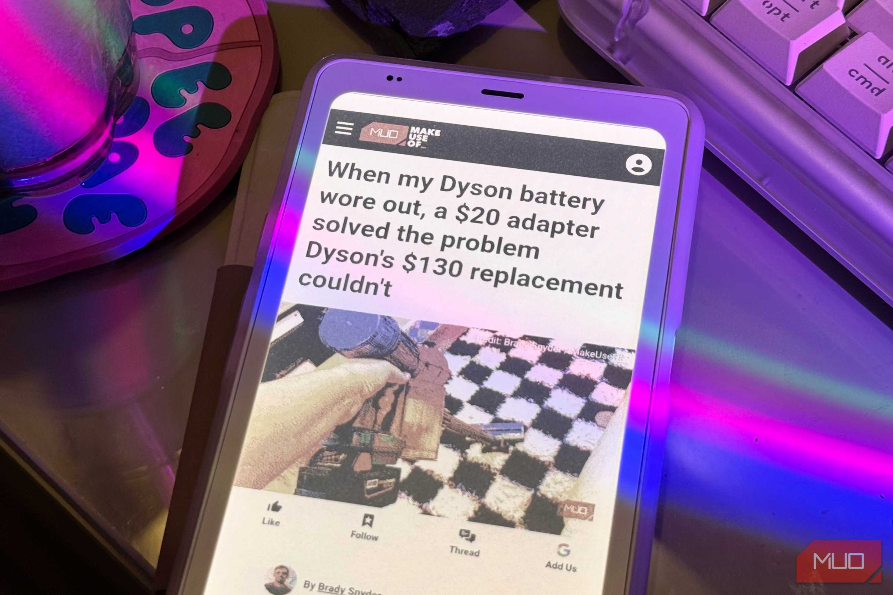 Palma 2 Pro showing a MakeUseOf article about a Dyson battery adapter