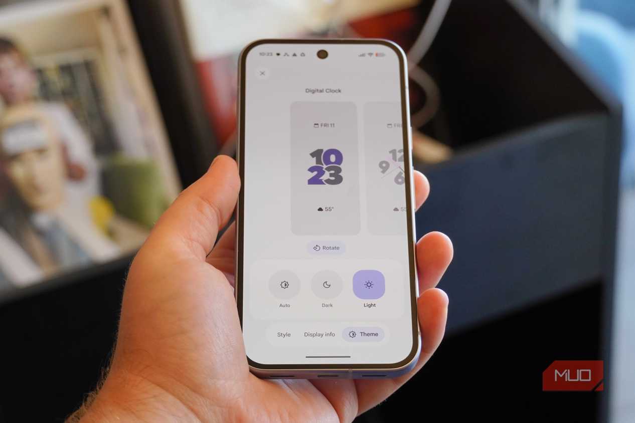 Screen saver on the Google Pixel 11.