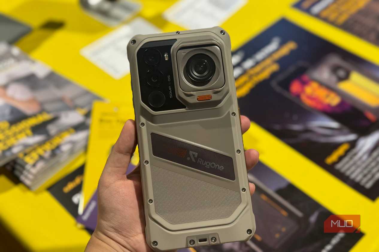 RugOne Xsnap 7 Pro in hand
