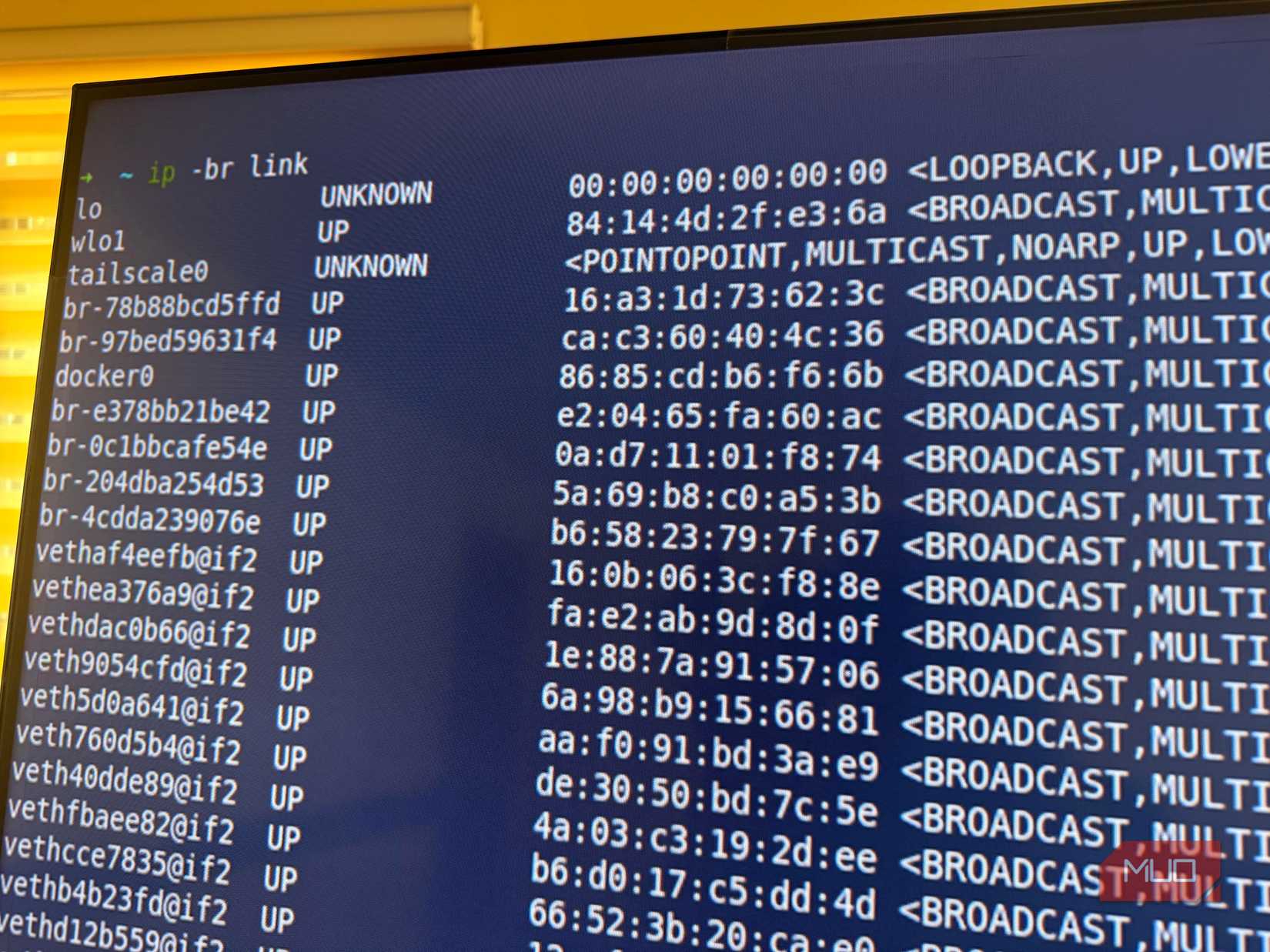 5 команд Linux, которые со временем стали менее актуальны для повседневной работы Запуск команды ip br link в терминале