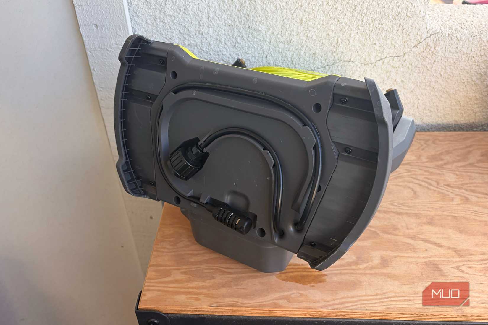 The hose hookup and pump line on the Ryobi bucket top misting fan.