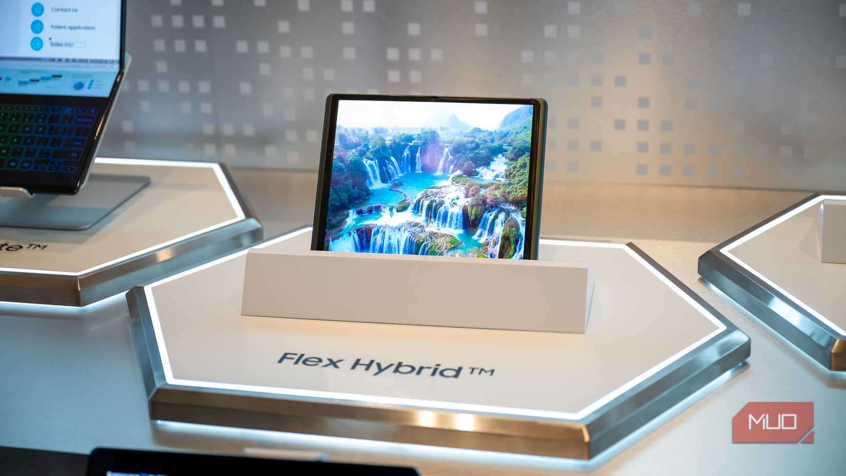 Samsung Display Flex Note prototype device and screen at CES 2023