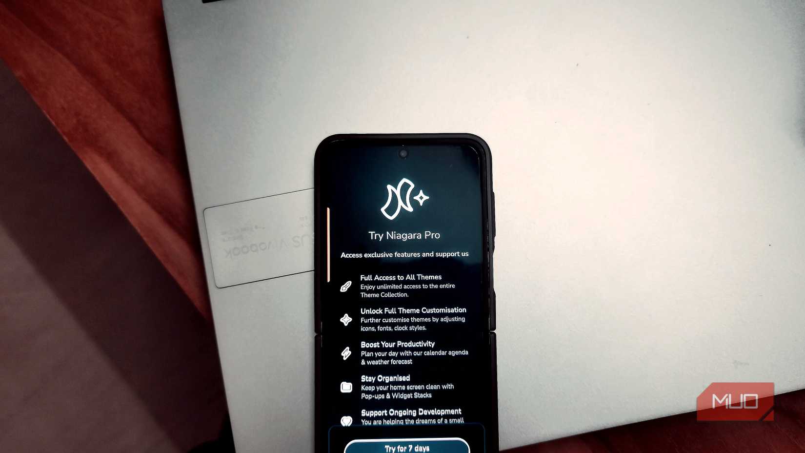 samsung galaxy z flip 6 displaying niagara pro app subscription screen