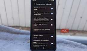 Samsung Galaxy phone showing the Home screen setting to enable Show Finder on Home screen