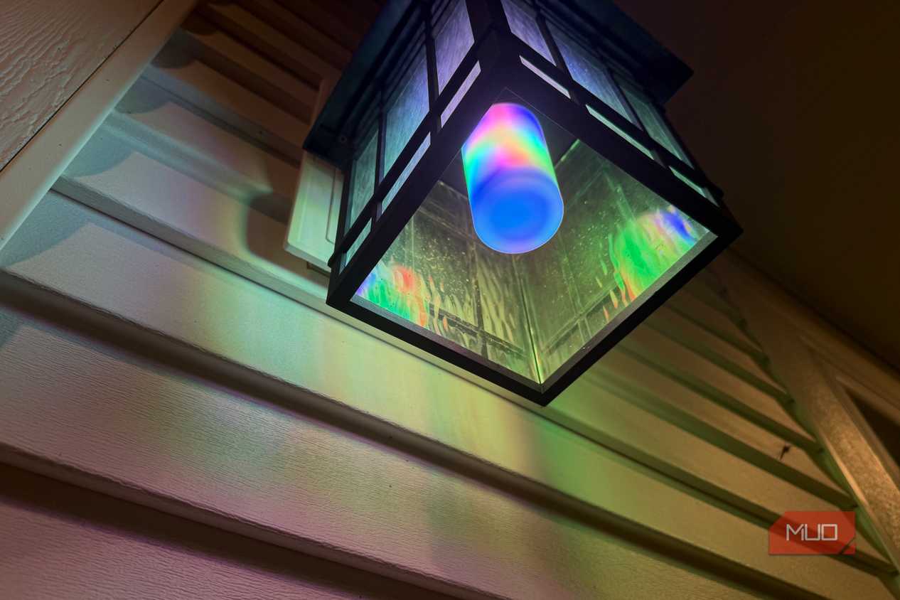 Обзор умной лампы Linkind Smart Light Stick: возможности многоцветного освещения Умная лампа Linkind Smart Light Stick в потолочном светильнике